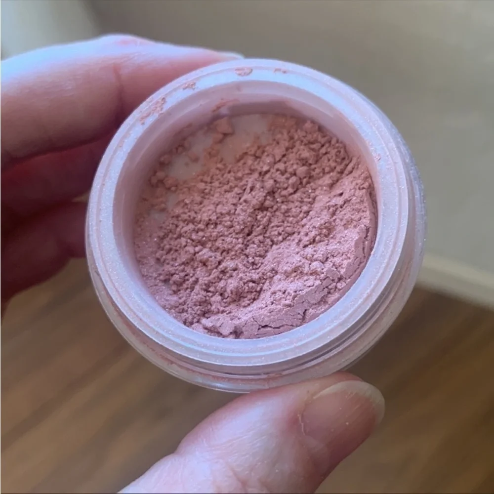 Young Living‎ Savvy Minerals Blush - “I Do Believe You Are Blushing”